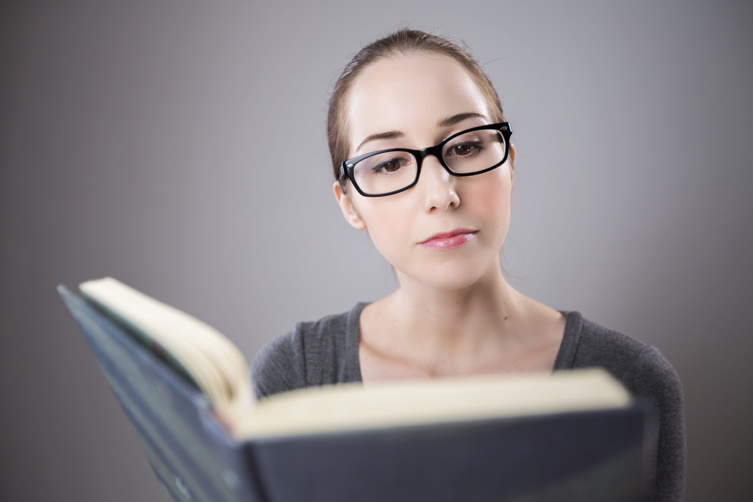 Woman taking an IELTS reading practice test.